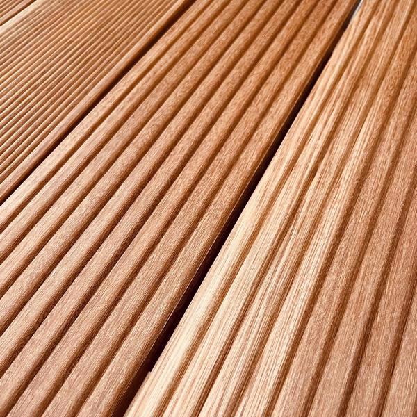 Yellow Balau decking board - Face-grooved