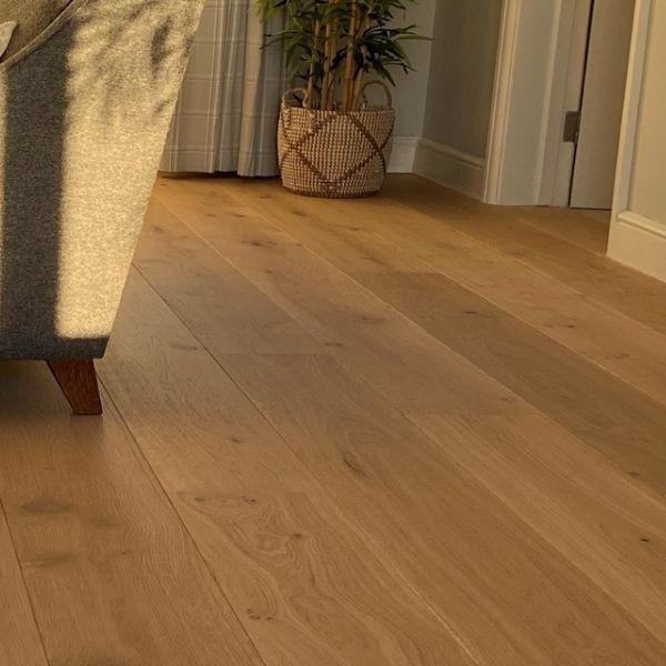 ROUND WOOD Engineered Oak Floor Board - Brushed, Invisible-lacquered