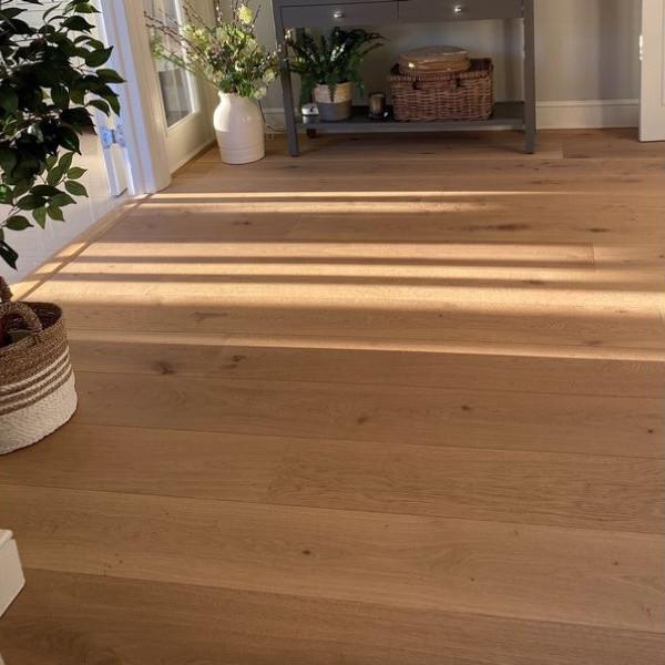 ROUND WOOD Engineered Oak Floor Board - Brushed, Invisible-lacquered