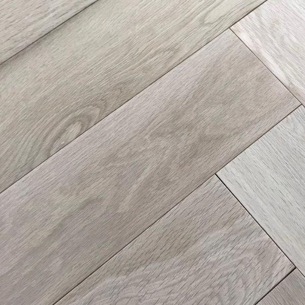 ROUND WOOD Engineered Oak Herringbone Parquet - Smooth, Untreated