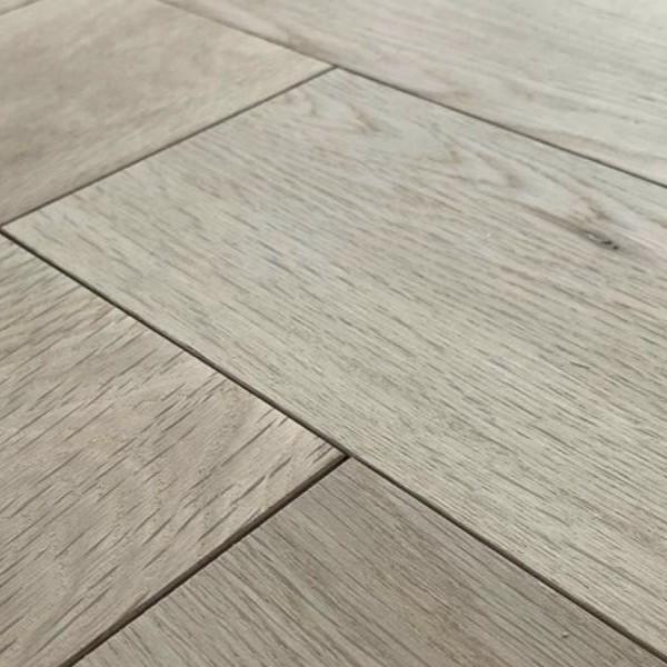 ROUND WOOD Engineered Oak Herringbone Parquet - Smooth, Untreated