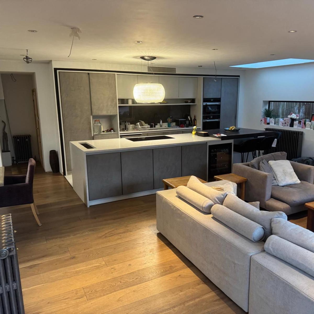 ROUND WOOD Engineered Oak Floor Board - Brushed, UV-lacquered, Colour 1